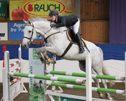 Anna Madlen Horn, geborene Rüder wann am Sonntag mit Quidditsch das Hauptspringen der Klasse M im holsteinischen Böbs. Foto: Jutta Wego